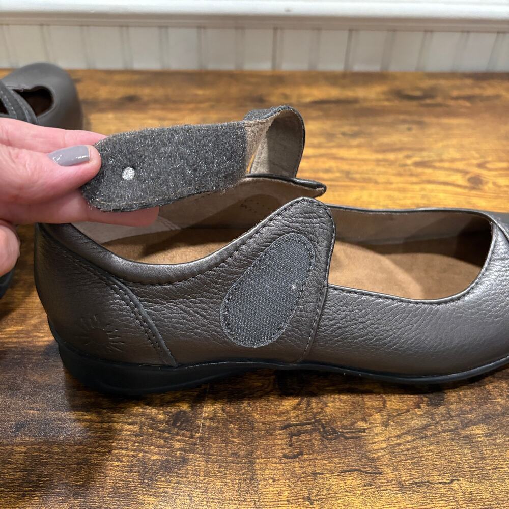 Taos Red Willow EU 40 US 9 Leather Mary Jane Shoes Metallic Gray Comfort Walking - Picture 12 of 14